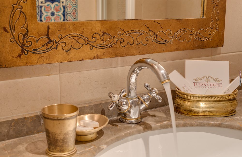 Tuvana Hotel Prestige Room Bathroom 2